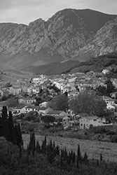 Black and white photo of Maury, France